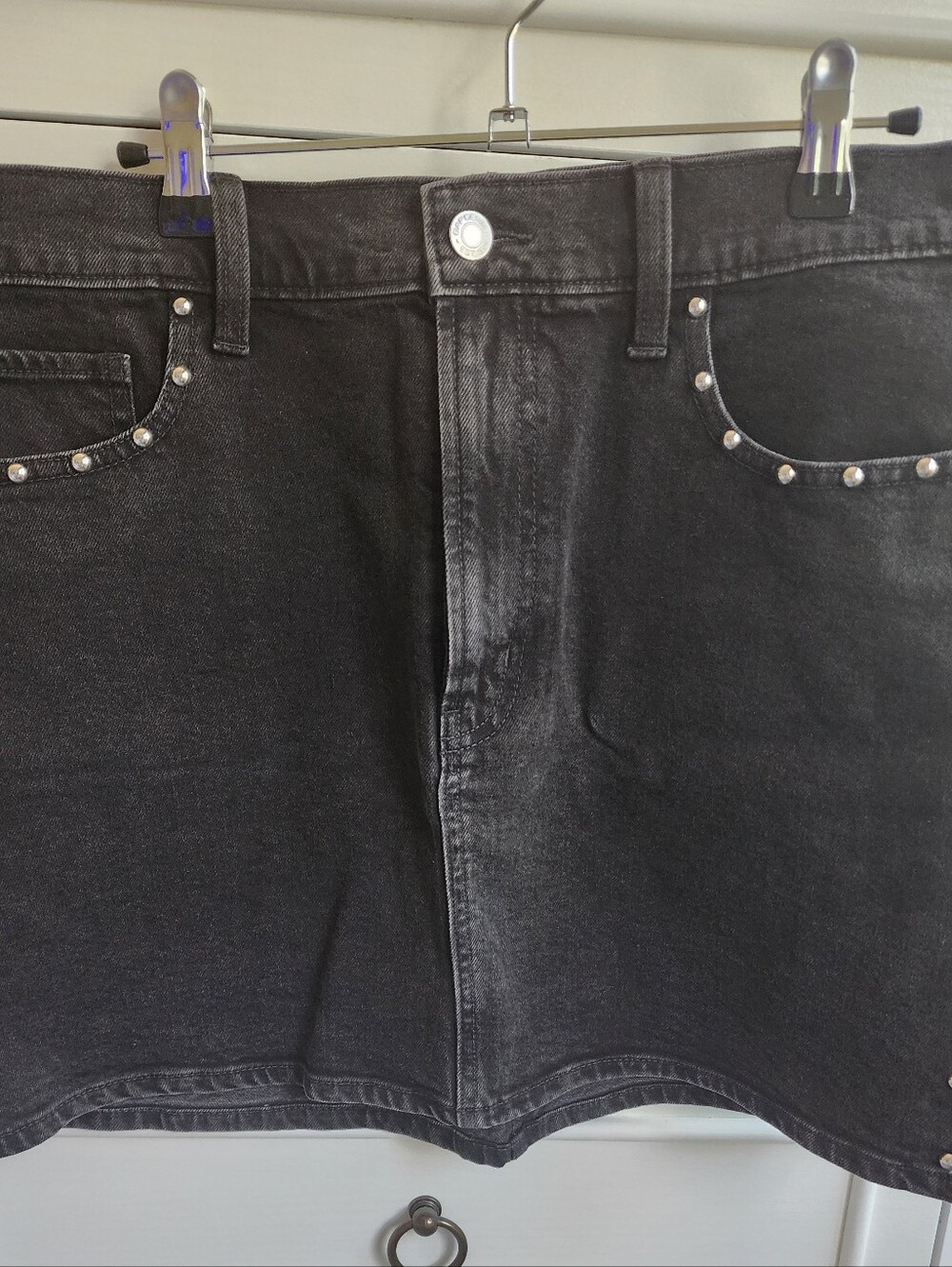 NWOT Women's GAP Black Jean Mini Skirt with Silver Studs.  Size 28.